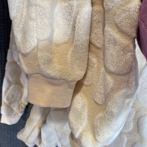 Giraffe PJs - Picture 2 of 5